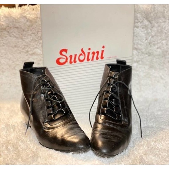 Sudini Shoes - Sudini Sz 9 Black TieUp Booties EUC